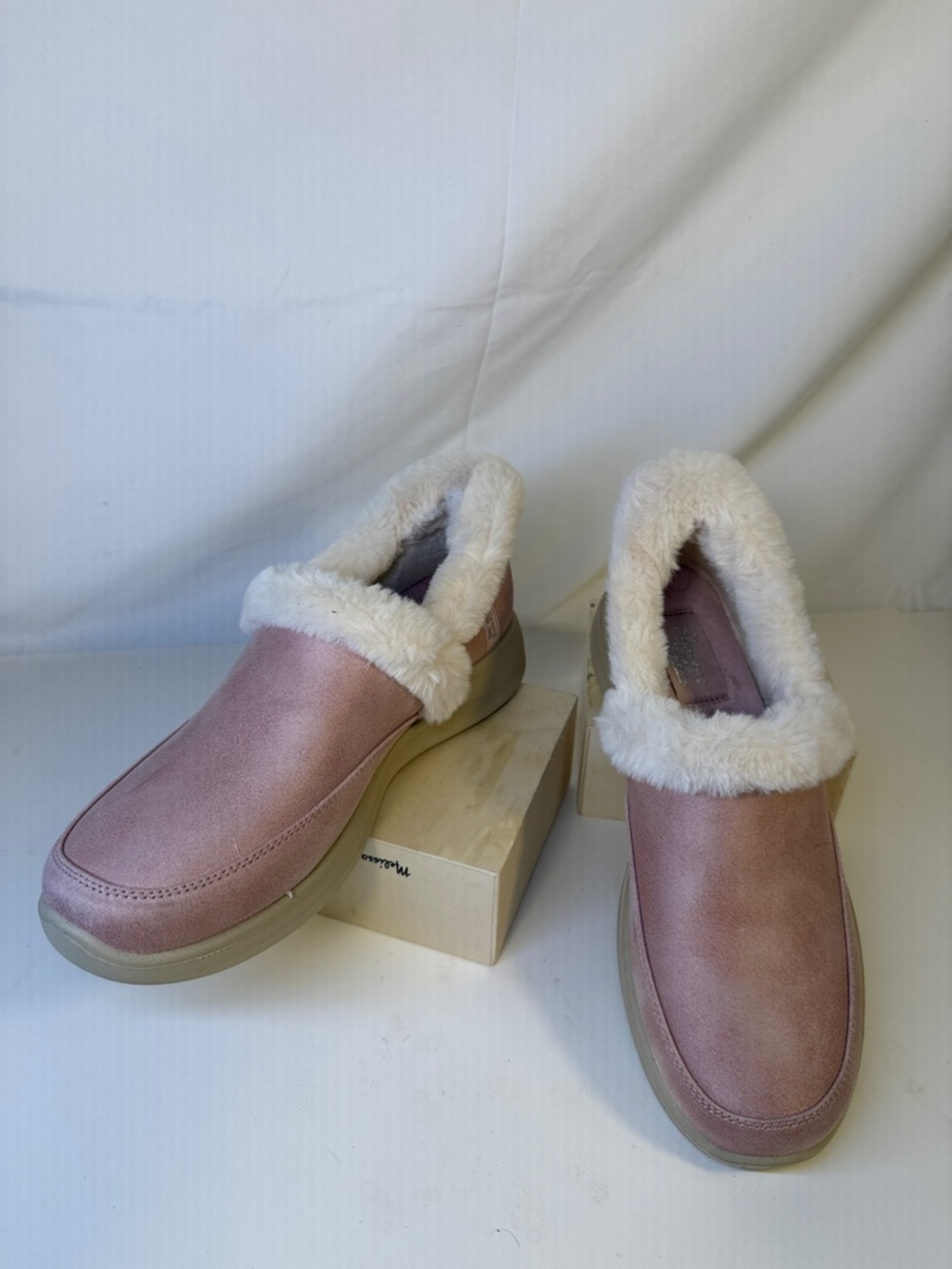 Skechers comfortable cozy slipper shoe in pink with white fur size 10 - Picture 13 of 16